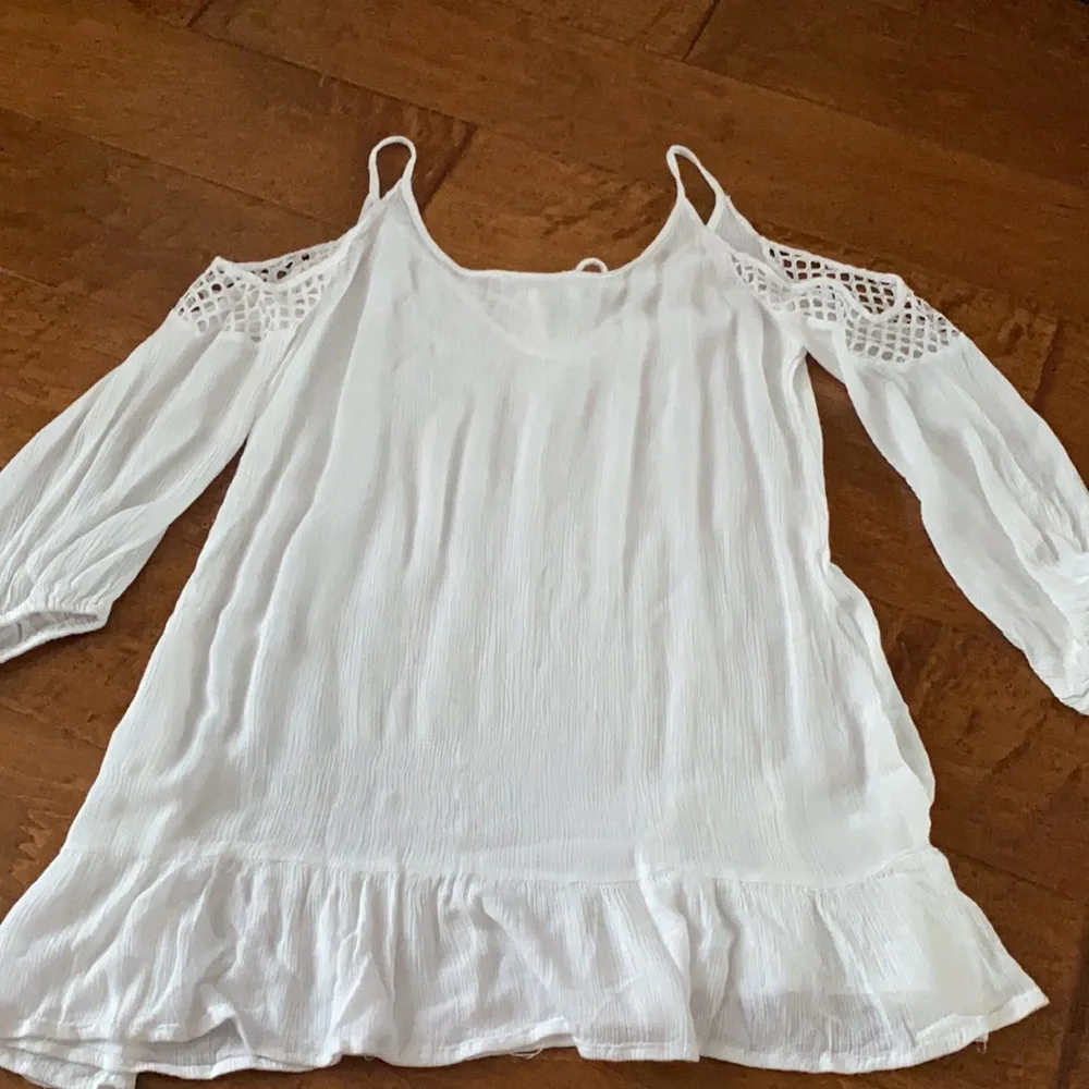 Harbor drive Swim coverup/cold shoulder blouse  3/4 sleeve White M